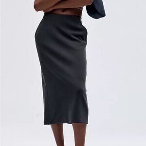 NWT Lululemon Softstreme High-Rise Midi Skirt, Size 4, Black